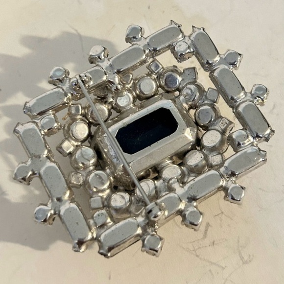 Vintage Rhinestone Brooch unmarked high quallity brooch 2 3/8" - Picture 5 of 6